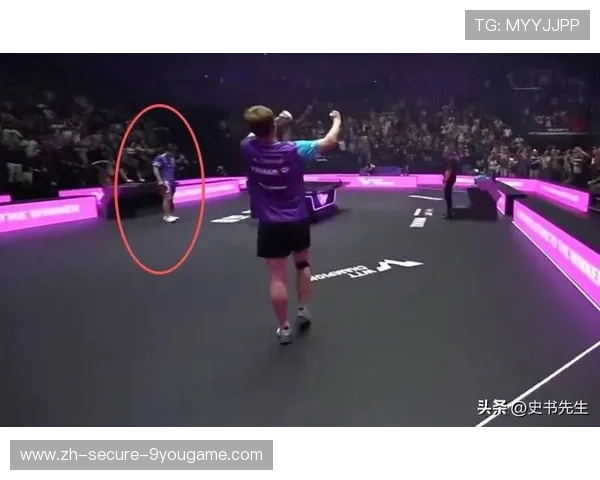 UFC飞腿踢中太阳穴,对手当场倒地,震撼全场! UFC飞腿踢中太阳穴,对手当场倒地,震撼全场!